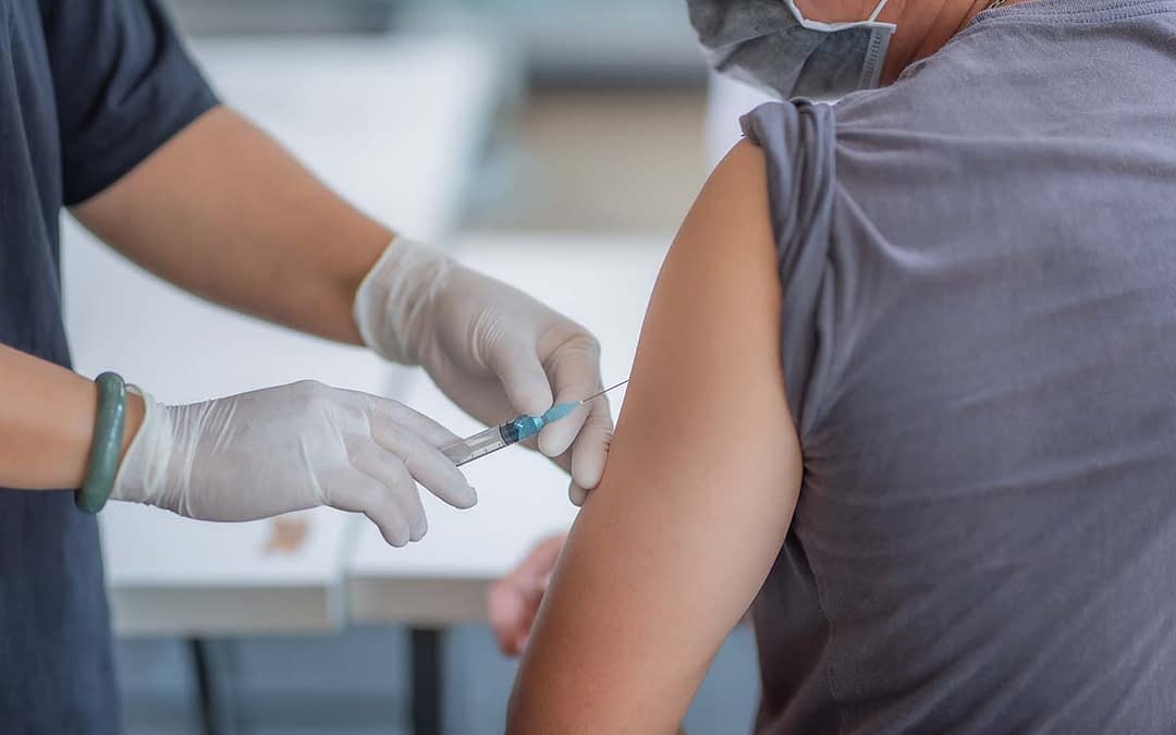 Was bedeu­tet die Ände­rung der Anfor­de­run­gen an Impf- und Genesenennachweisen?